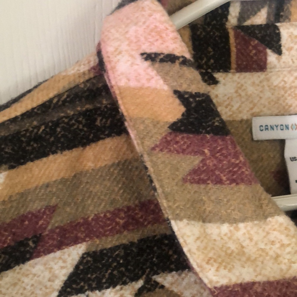 Canyon retreat fall Aztec Geometric Patterned Button-Up shacket flannel Shirt - Picture 10 of 15